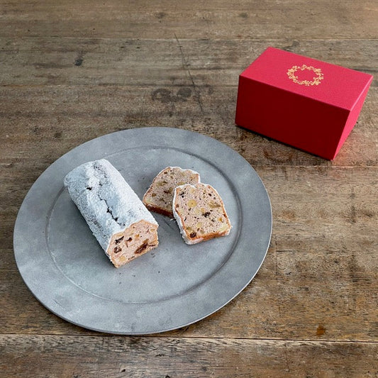 シュトーレンの予約販売が始まりました！